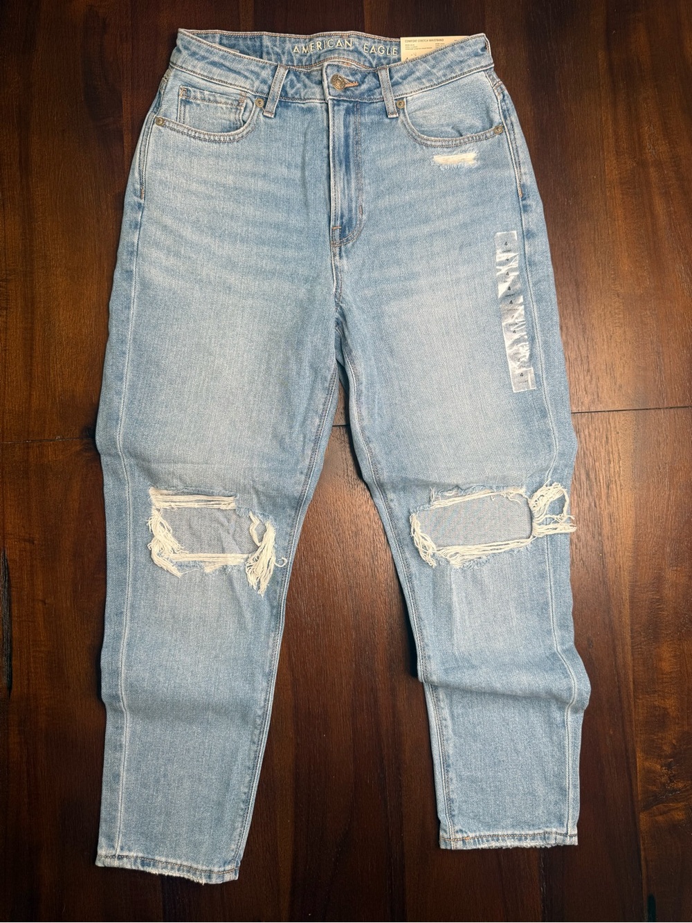 American Eagle Mom Jeans Size 4 Short Light Wash Distressed NWT